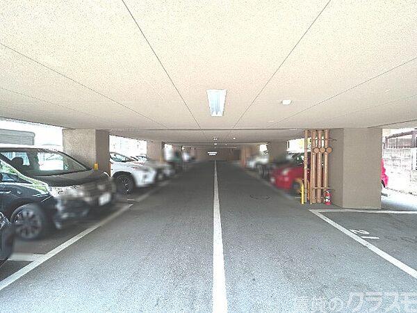【駐車場】1階が駐車場スペースです。