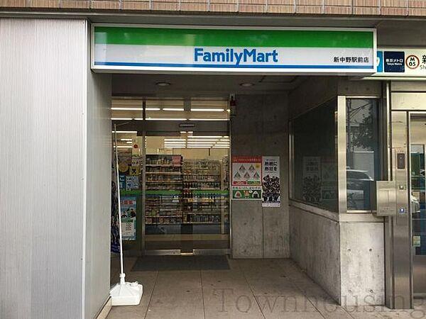 【周辺】ファミリーマート新中野駅前店 徒歩3分。 190m