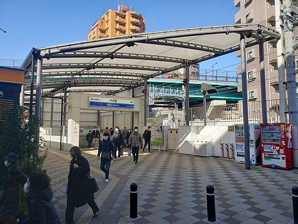 【周辺】中井駅(西武 新宿線) 徒歩11分。 870m