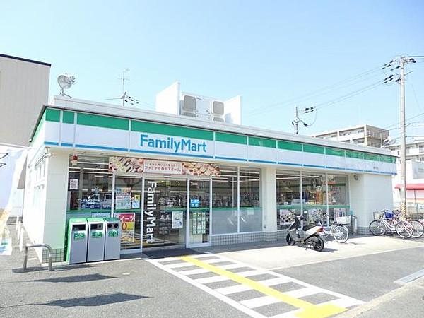 【周辺】ファミリーマート豊中小曽根店 423m