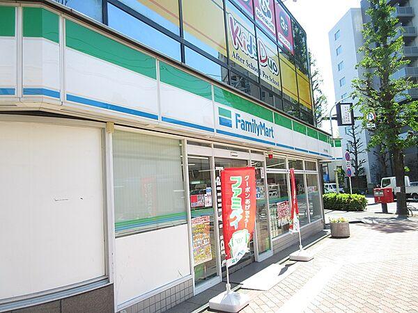 【周辺】ファミリーマート 高円寺陸橋店（371m）