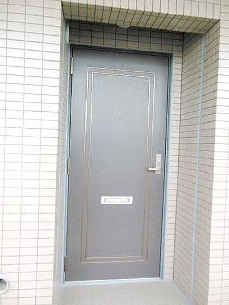 【エントランス】★アルコープ式玄関ドア★