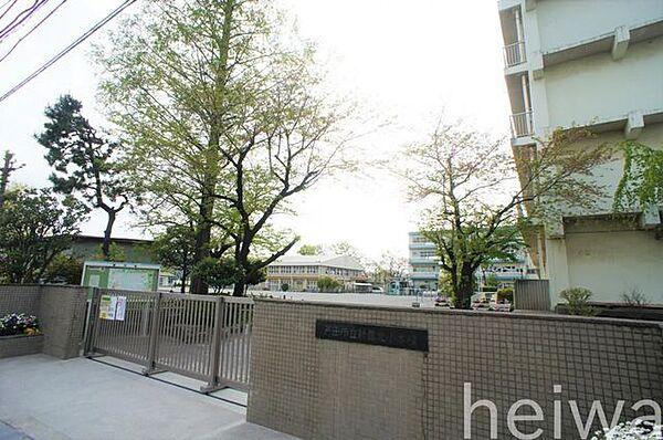 【周辺】戸田市立新曽北小学校 徒歩9分。 660m