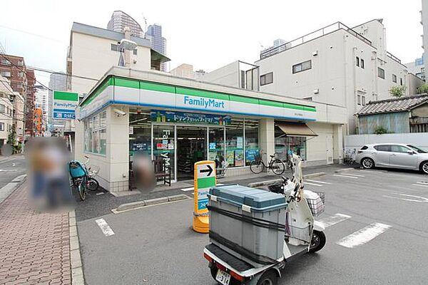 【周辺】Family Mart 新丸子駅東店 徒歩1分。 40m