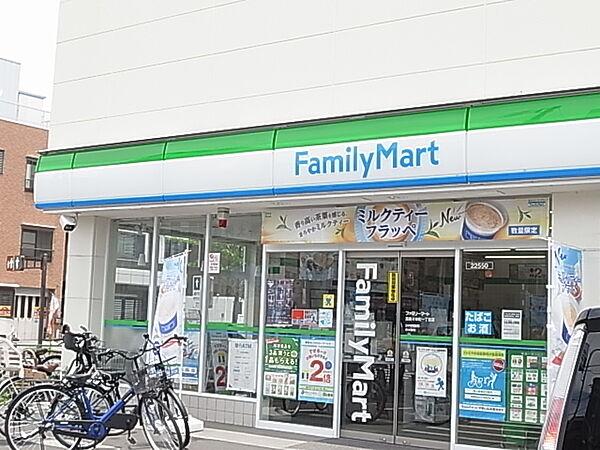 【周辺】ファミリーマート 西新井栄町一丁目店（166m）