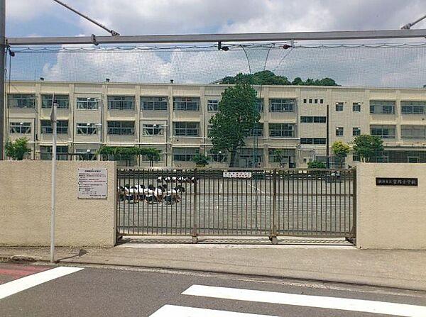 【周辺】富岡小学校まで徒歩9分・730ｍ