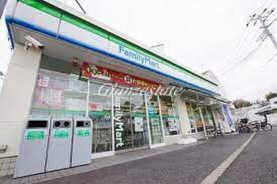 【周辺】ファミリーマート横浜東本郷店まで徒歩3分・200ｍ