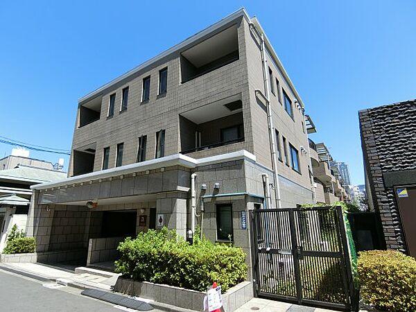 【外観】赤坂7丁目の高台に佇む低層マンション
