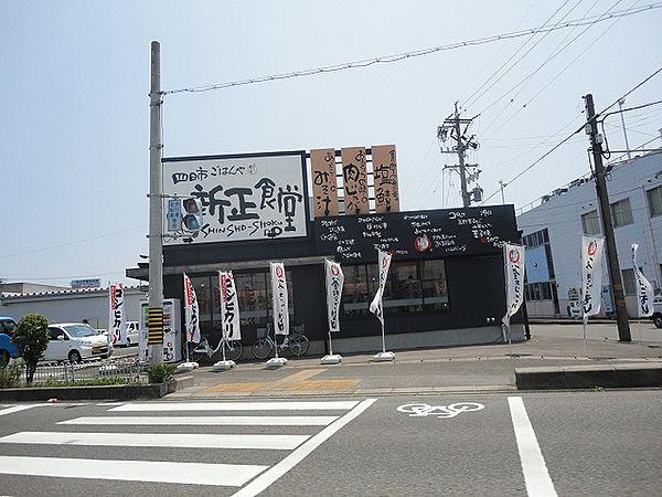 【周辺】飲食店「まいどおおきに食堂四日市新正食堂まで978ｍ」