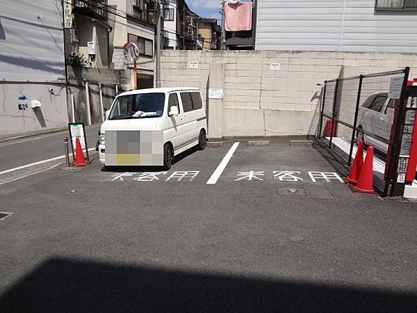 【駐車場】来客用の駐車場があります