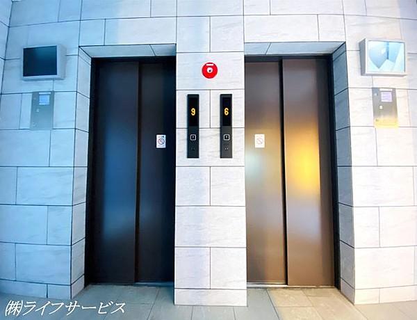 【エントランス】モニター付エレベーター2基有