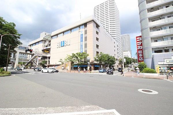 【周辺】北側約90ｍに西武東戸塚ショッピングセンターがございます。買い物など便利です。