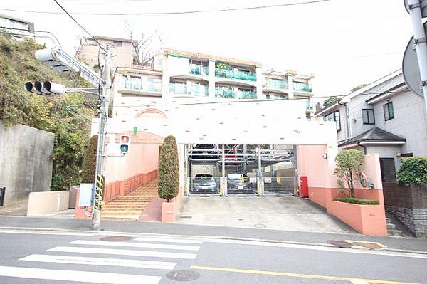 【外観】平成16年6月築のマンション　ーリブゼ横浜クイーンテラス山手ー　最上階角部屋です。