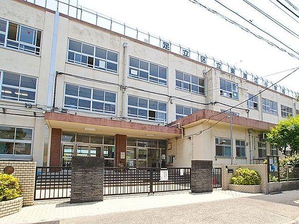 【周辺】足立区立東渕江小学校 徒歩7分。 550m