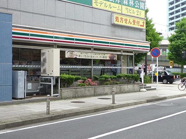 【周辺】セブンイレブン 横浜山下町店（194m）