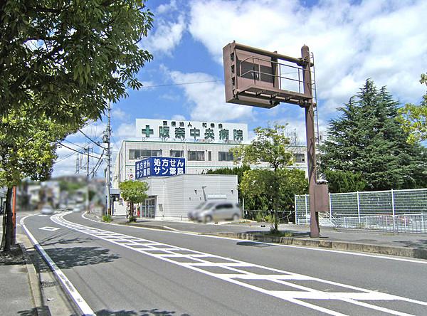 【周辺】医療法人和幸会阪奈中央病院まで徒歩約13分（約975ｍ）