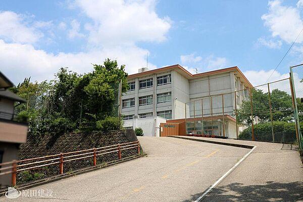【周辺】奈良市立富雄南中学校まで徒歩約16分（約1210ｍ）