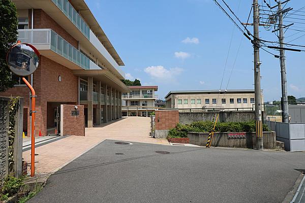 【周辺】生駒市立生駒中学校まで徒歩約8分（約570ｍ）