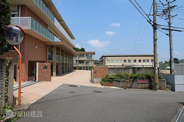 【周辺】生駒市立生駒中学校まで徒歩約28分（約2165ｍ）