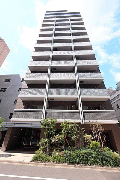 【外観】JR山手線「秋葉原」駅徒歩6分、RC造14階建て、総戸数57戸のマンションです。