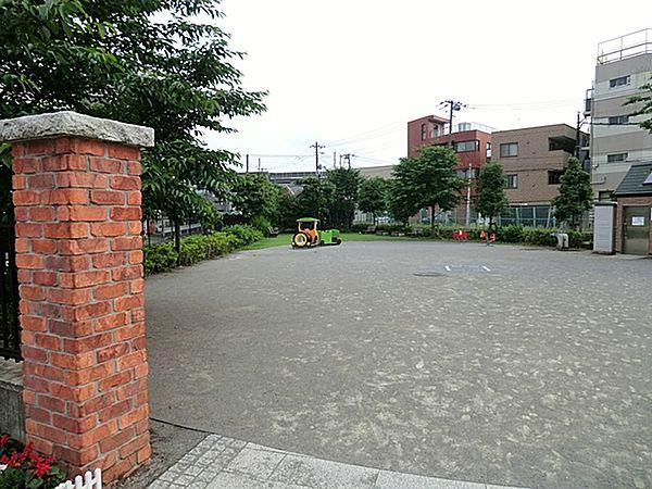 【周辺】王子四丁目公園 349m