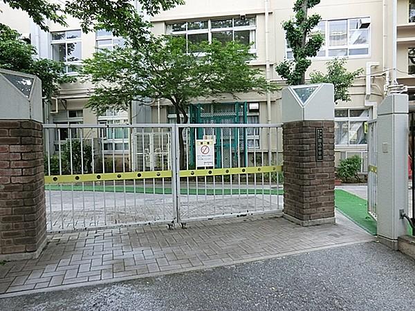 【周辺】豊島区立駒込中学校 911m