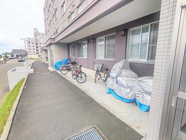 【外観】【駐輪場】駐車場横には駐輪場がございます。使用料はかかりません。普段自転車を利用される方はこちらをご利用ください。