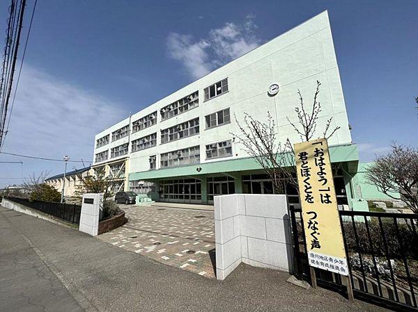 【周辺】【近隣写真＿中学校】住宅から約1.4ｋｍ(徒歩17分)先に札幌市立澄川中学校がございます。