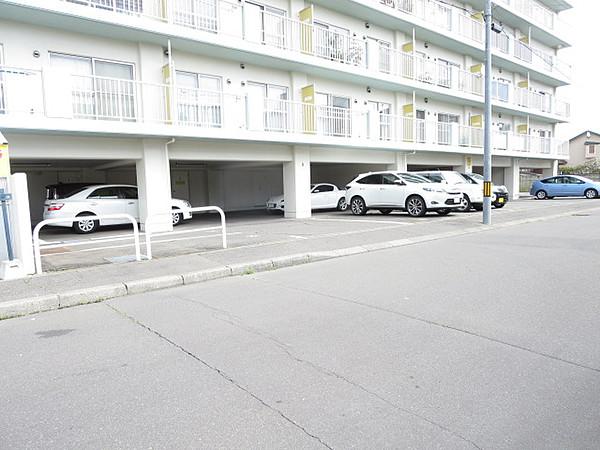 【駐車場】【駐車場】敷地内には駐車スペースがあります。現在は空きがある状態になっております。