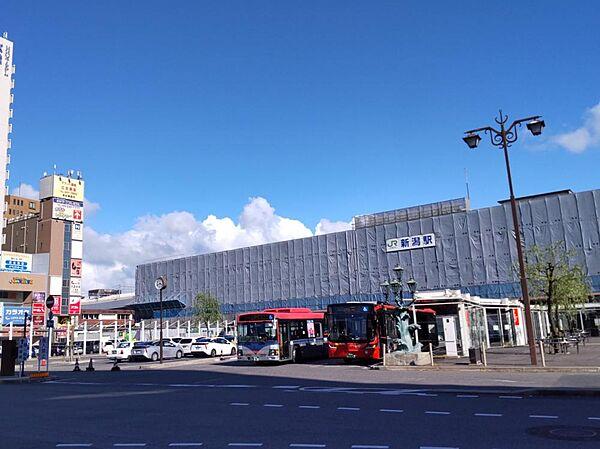 【周辺】【周辺環境】JR新潟駅まで約600m(徒歩8分)です。通勤・通学で毎日利用する方にとっては、距離が近くて嬉しいですね。