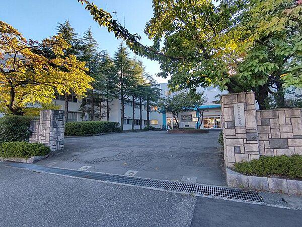 【周辺】新潟市立白新中学校まで約1.5km（徒歩約19分）徒歩圏内にあるのは安心ですね。