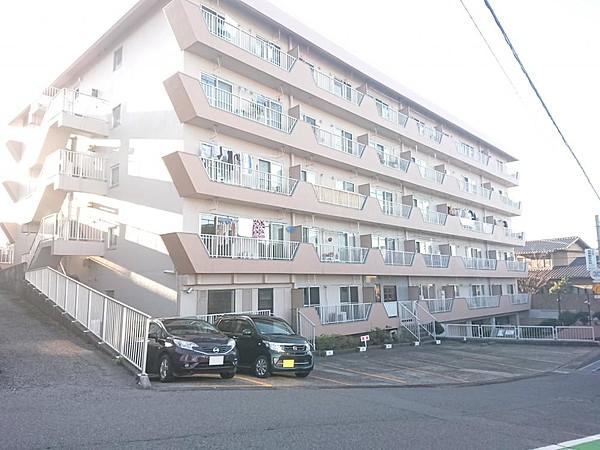 【外観】建物全景6階建て総戸数60戸のうちの2階です。近所にはイオン 新潟青山店様（900m）もあり普段のお買い物にも便利です。