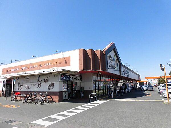 【周辺】【周辺環境/スーパー】遠鉄ストア富塚店まで約1.5km。毎日のお買い物に便利な距離ですね。