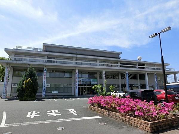 【周辺】松江市役所まで450ｍ（徒歩6分）です。自宅から市役所が近いと、時間の制限を気にせずに手続きができて便利ですね。