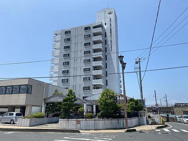 【外観】【マンション外観】タイル張り12階建てSRC造のマンションです。まるき中川店様まで110ｍと徒歩圏で生活できるエリアです。