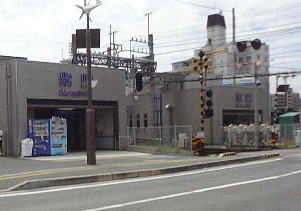【周辺】西鉄大牟田線「紫」駅まで、徒歩4分（300Ｍ）です。電車は渋滞の心配もなくて通勤・通学に便利です。