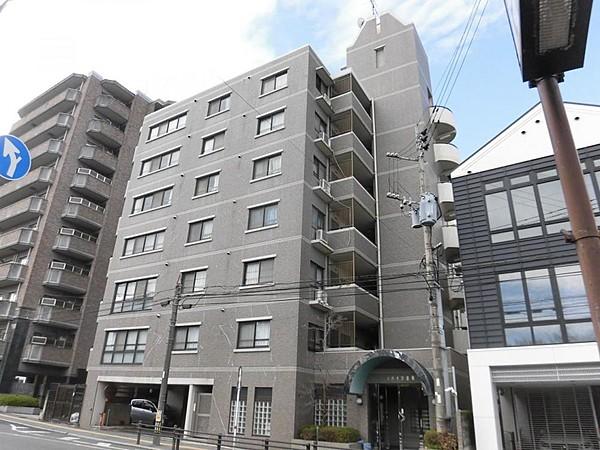 【外観】7階建てのうちの3階です。都市バス「京町本丁」（90ｍ）、京陵中学校（240ｍ）が近く通勤・通学に便利です。