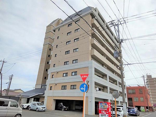 【外観】11階建て総戸数42戸 のうち の5 階です。延岡駅400ｍ、スーパー 350 m と生活しやすい立地です。