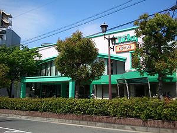 【周辺】忍ケ丘駅前西側　スーパーマーケット　ラッキー　忍ケ丘店