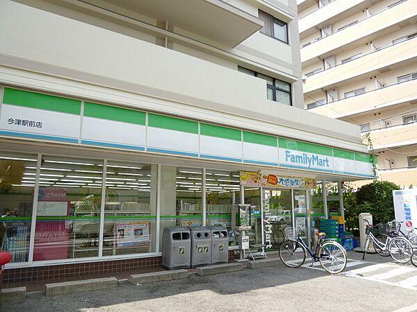 【周辺】【コンビニエンスストア】ファミリーマート今津駅前店まで426ｍ