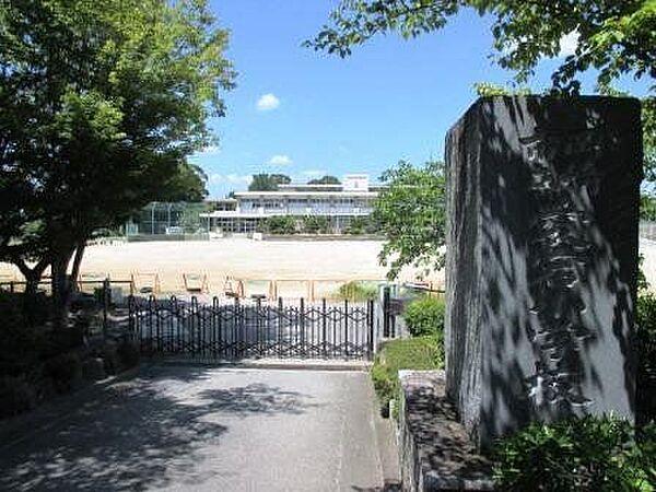 【周辺】愛宕小学校岡崎市伊賀町にある公立の小学校です！ 250m
