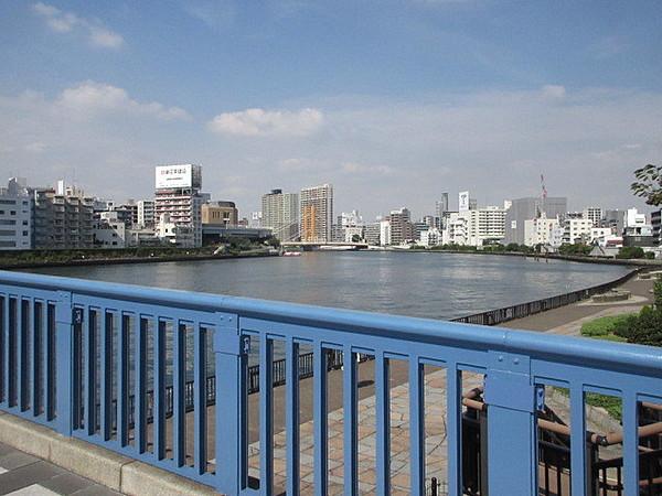 【周辺】隅田川にかかる清州橋です。