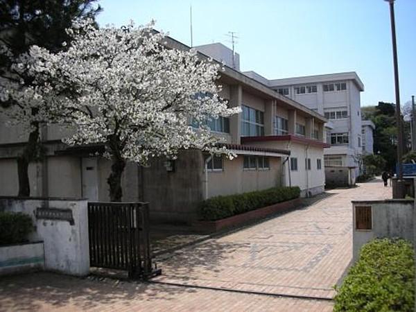 【周辺】藤沢市立大庭中学校 1327m