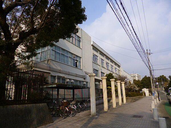 【周辺】中学校「神戸市立湊川中学校まで473m」
