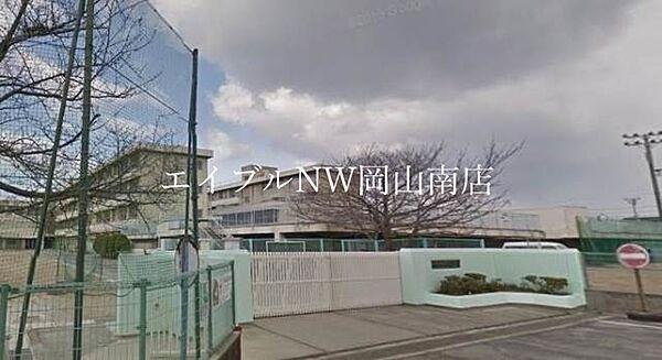 【周辺】岡山市立芳泉小学校 2104m