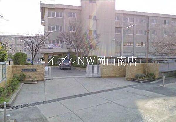 【周辺】岡山市立芳泉中学校 1212m