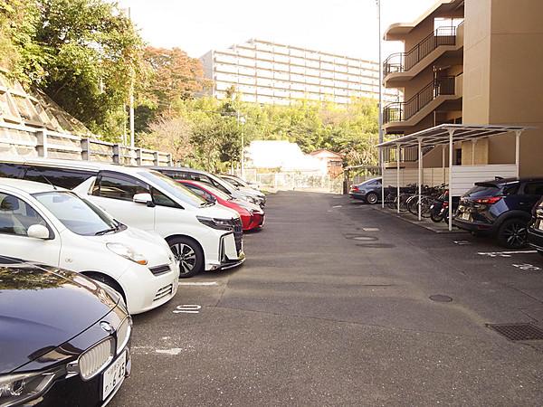 【駐車場】駐車場は、平置き１台の専用使用権となります