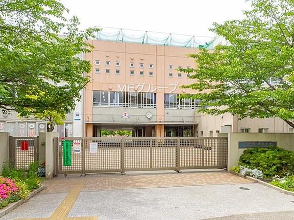 【周辺】中学校 830m  足立区立新田学園