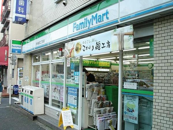 【周辺】ファミリーマート西早稲田店 徒歩7分。 490m