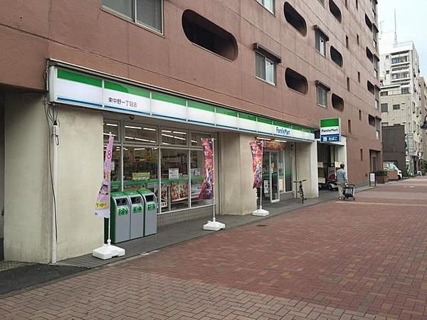 【周辺】ファミリーマート東中野一丁目店 徒歩3分。 190m